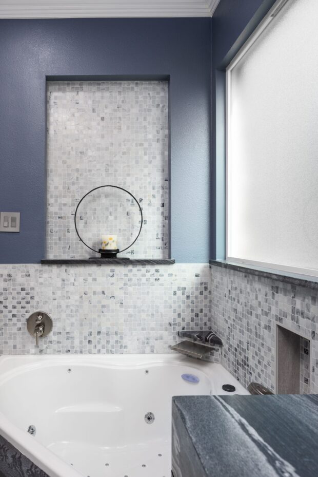 Custom Backsplash Whirlpool Tub